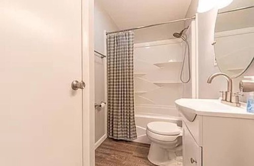 Columbus House | Lil' Grand - 3 bedroom , 1 full bathroom; Ready for your Columbus experience! 😎