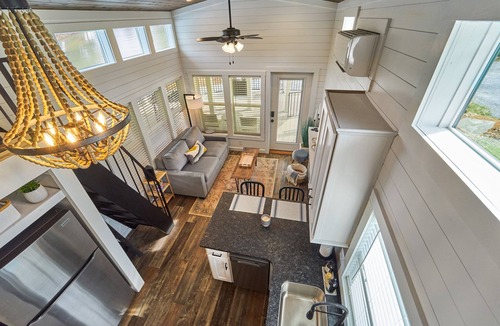 Sevierville Cottage | Lil Lake House! Modern Tiny Home!