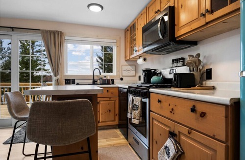 Traverse City Cabin | Lil' Lakeshore Cabin