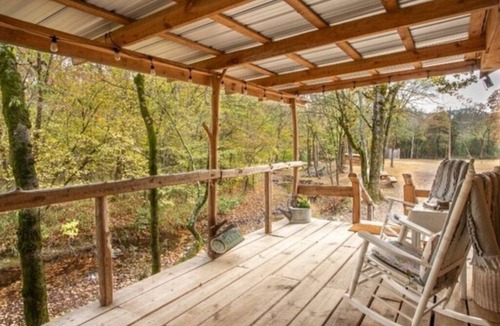 Caddo Gap Cabin | Lil' Rustic, Nearby Waterfalls, Creekside Fun, ATV Friendly, Hot Tub, Hiking.