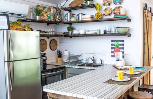 Eagle Rock Apartment | Lil' Woody. Dog Friendly Studio, Deck with Lake-view, Close to Eureka Springs