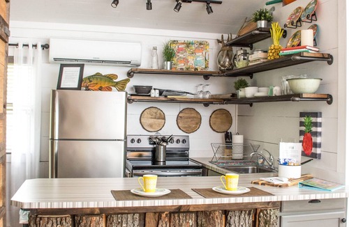 Eagle Rock Apartment | Lil' Woody. Dog Friendly Studio, Deck with Lake-view, Close to Eureka Springs