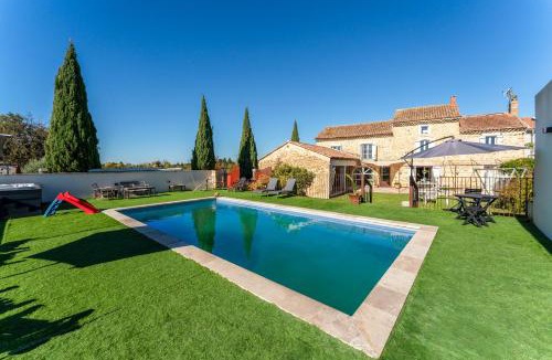 Camaret-sur-Aigues Villa | Lila Mas