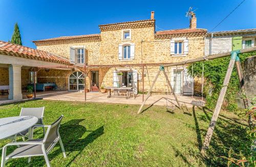 Camaret-sur-Aigues Villa | Lila Mas