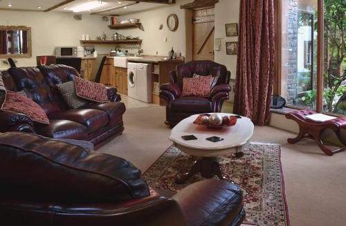 Newton Reigny House | Lilac Barn