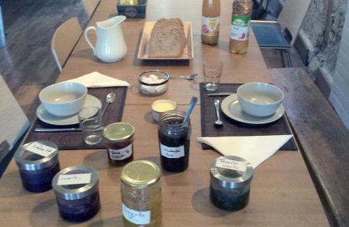 Saint-Lubin-de-la-Haye Bed & Breakfast | Lilac cottage