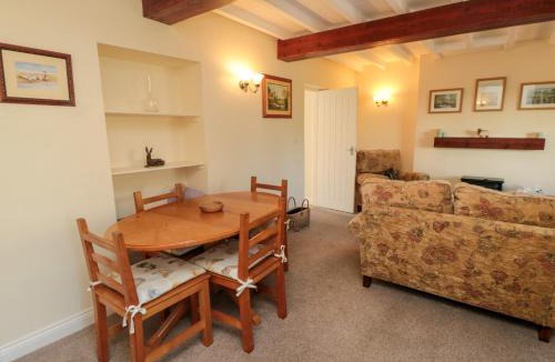 Wombleton House | Lilac Cottage