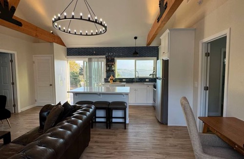 Escondido Cottage | Lilac Cottage on 20 Acre Avocado Farm