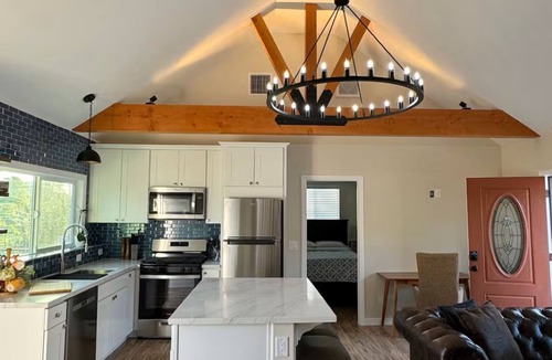 Escondido Cottage | Lilac Cottage on 20 Acre Avocado Farm