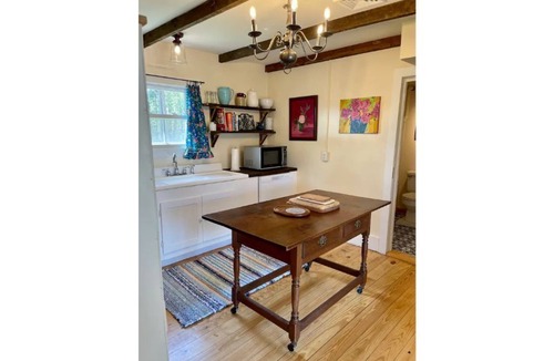 Wingina House | Lilac Cottage - Sleeps 8