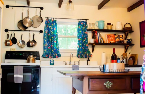 Wingina House | Lilac Cottage - Sleeps 8