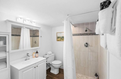 Ravenna Apartment | Lilac In Law, Picturesque lower unit