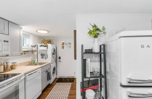 Ravenna Apartment | Lilac In Law, Picturesque lower unit