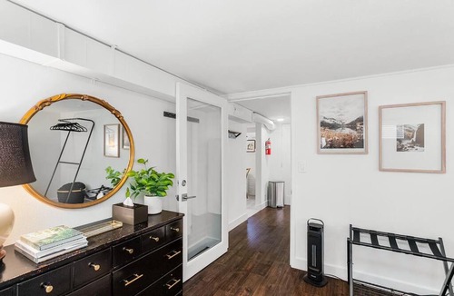 Ravenna Apartment | Lilac In Law, Picturesque lower unit