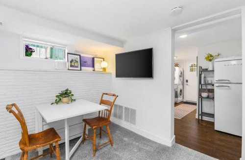 Ravenna Apartment | Lilac In Law, Picturesque lower unit