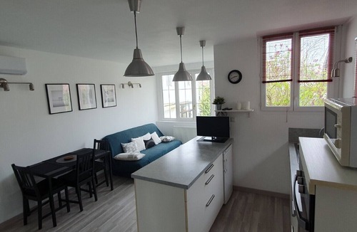 Maladiere Apartment | lilac Maladière