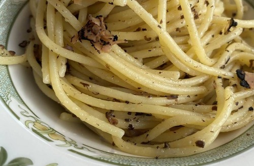 Saint Didier de la Tour Apartment | Lilac room