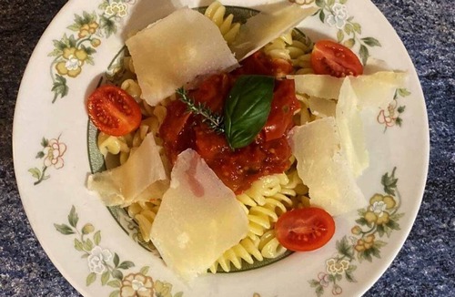 Saint Didier de la Tour Apartment | Lilac room