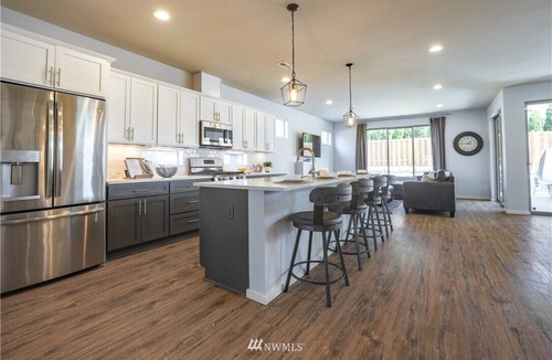 Maple Valley House | Lilac villa with hot tub