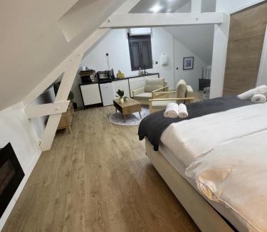 Beauvais Apartment | Lilas House