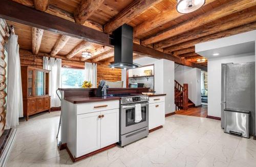 Macon House | Lillas Cozy Cabin Where Comfort Meets Fun
