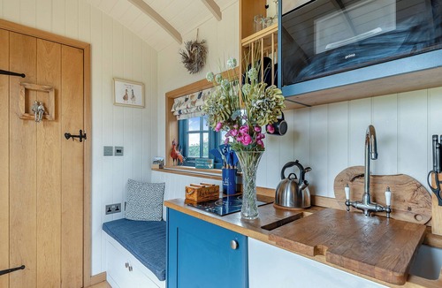 Redmile Cottage | Lillie's Shepherd Hut - UK50230