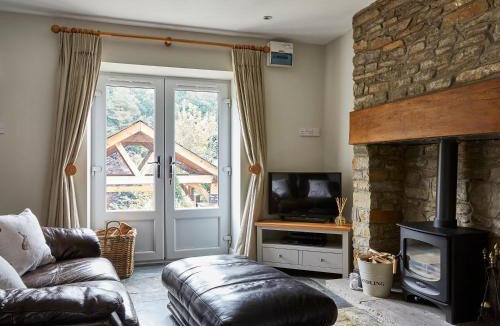 Whitecroft House | Lilly Cottage