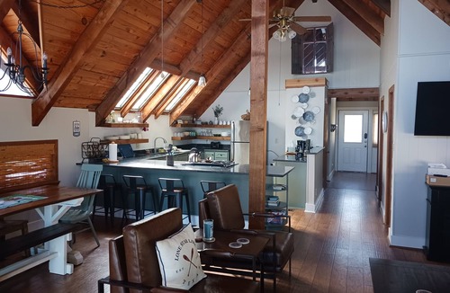 Lone Star House | Lilly's Pad at Lone Star Lake