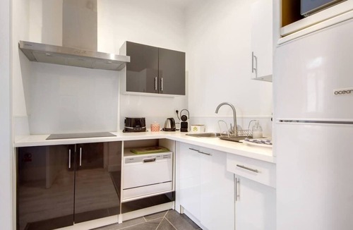 Saint-Maurice Pellevoisin Apartment | Lilly-Tout à pied, proche gares, Grd Palais&Centre