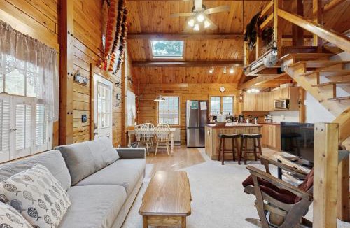 Beaver Cove House | Lily Bay Getaway