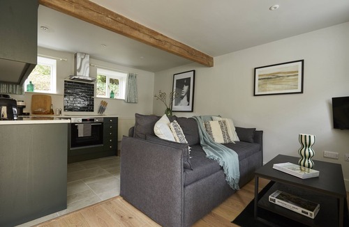 Bibury Apartment | Lily Cottage - A Romantic Haven