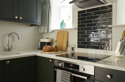 Bibury Apartment | Lily Cottage - A Romantic Haven