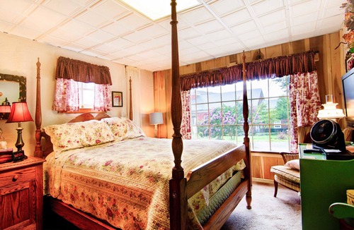 Harpers Ferry Bed & Breakfast | Lily Garden Bed and Breakfast