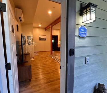 Yosemite West Ski Chalet | Lily of the Valley - Yosemite Reservations, AC, Forest View and WiFi