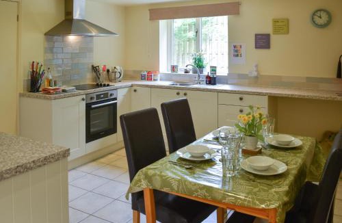 Nassington House | Lily Pad 8 - Uk43918