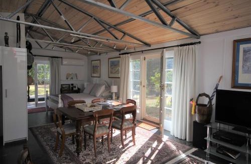 Wheatsheaf Apartment | Lily's Farm Studio