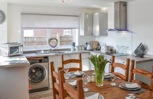 Scratby House | Lilypots