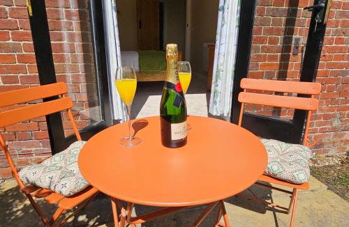 Stowmarket House | Lilys Cottage - Sleeps 2 - Pet friendly