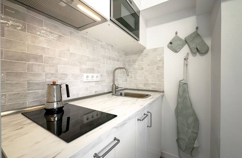 Simancas Bed & Breakfast | Lima: perfect room to live and share in Madrid