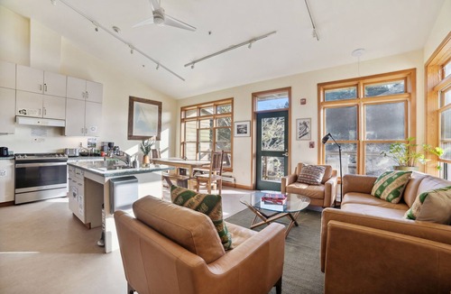 Point Reyes Station Hotel | Limantour Lodge