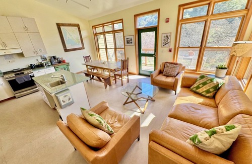 Point Reyes Station Hotel | Limantour Lodge