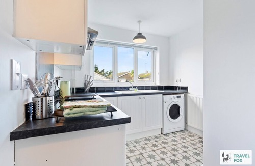 Kettering Apartment | Lime Corner: Peaceful with Parking