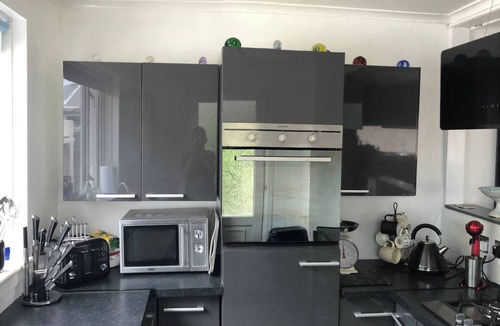 Carluke Apartment | Limegrove Comfortable Three Bedroom House