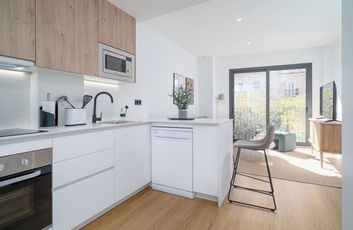 Collblanc y La Torrassa Apartment | Limehome Barcelona Plaça Pirineus