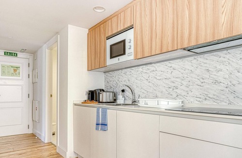 Haro Apartment | limehome Haro | Two-Bedroom Apartment with Balcony