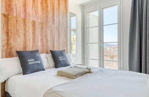 Haro Apartment | limehome Haro | Two-Bedroom Apartment with Balcony