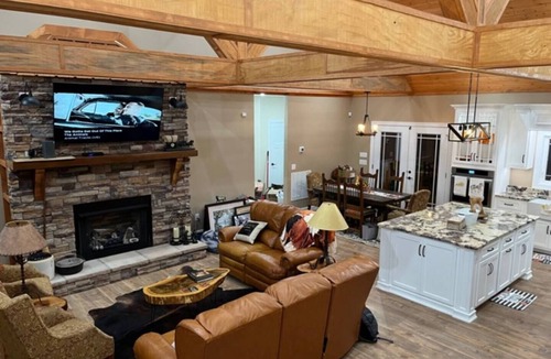 Hestand House | Limestone Lakehouse At The Cove