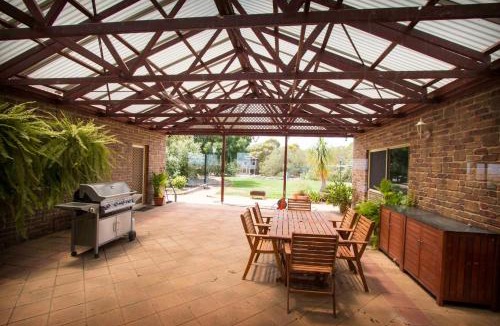 Seymour House | Limestone Ridge