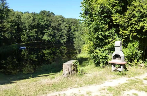Bonnac-la-Cote Cabin | Limousin cabin by the pond