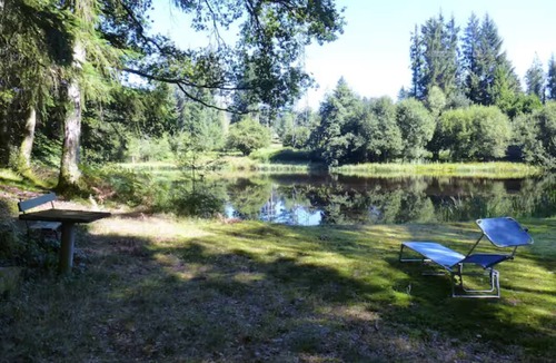 Bonnac-la-Cote Cabin | Limousin cabin by the pond